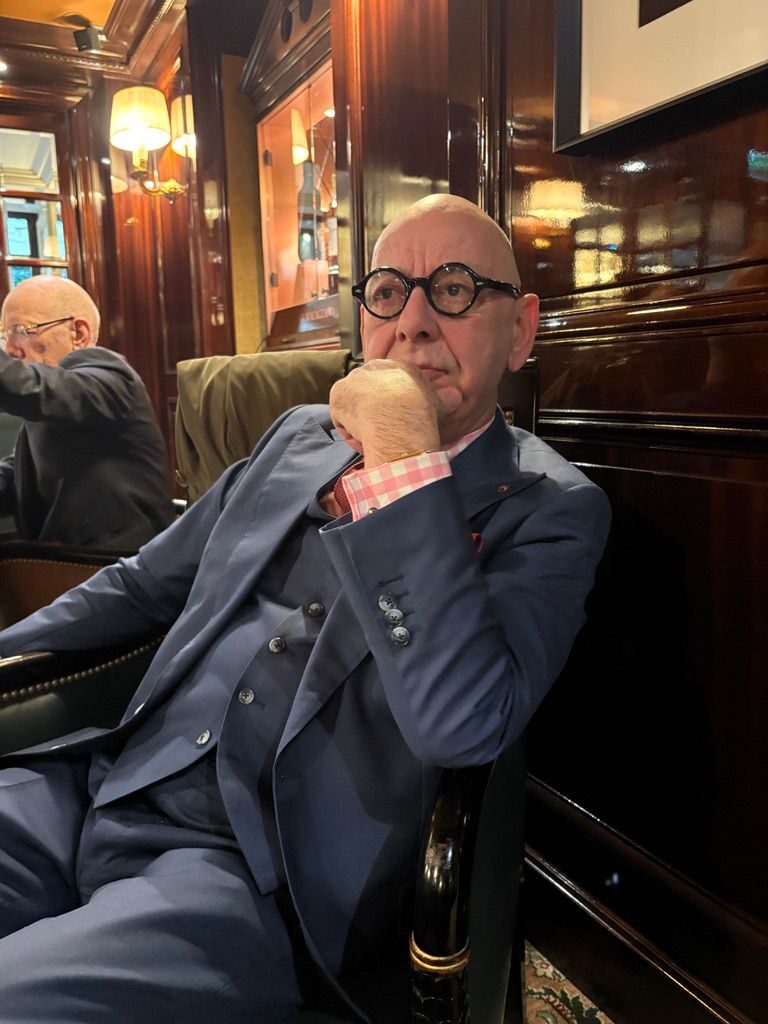 Auteur en costume