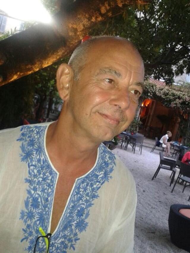 En tenue décontractée
